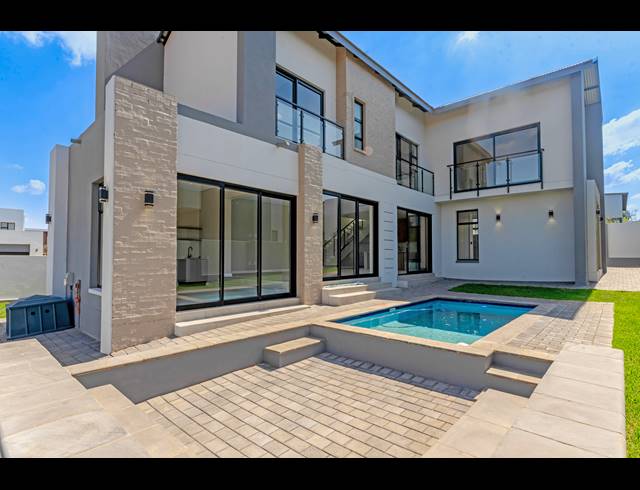 4 BEDROOM FREEHOLD FOR SALE IN OLIFANTSFONTEIN